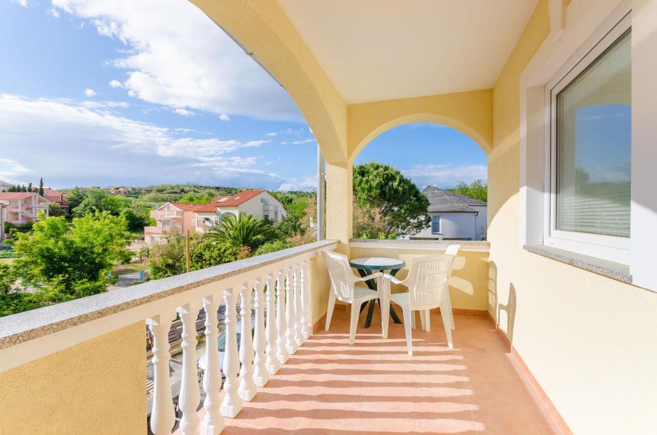Apartments Alex Lopar Exterior foto