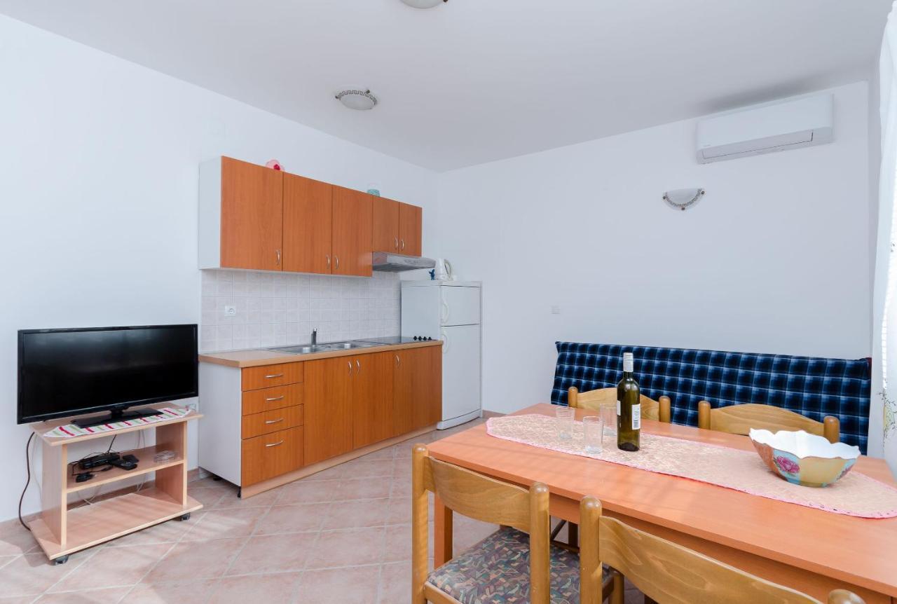 Apartments Alex Lopar Exterior foto